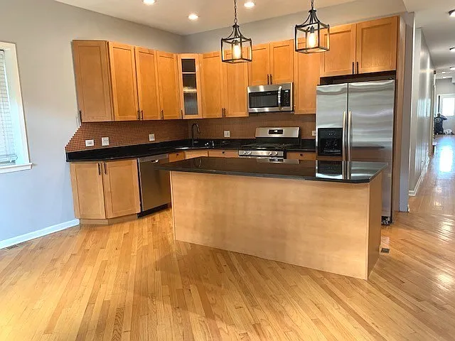 1327 W Walton St #2 — Photo 4