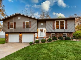2 Stonehill Ct, Saint Charles, MO