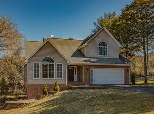 2 Evergreen Tree Dr, Lexington, VA 24450
