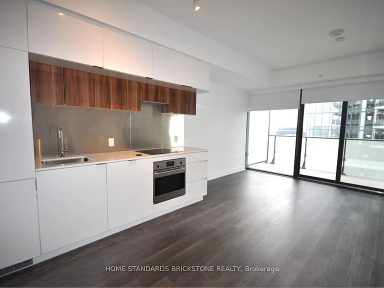 185 Roehampton Ave #2011 — Photo 3