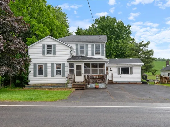 365 Glasgow St, Clyde, NY 14433