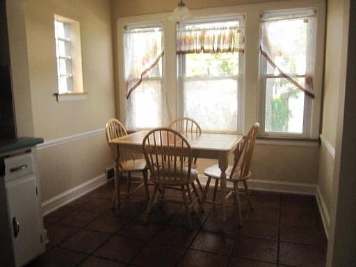 4th image of 1123 Hayes Ave