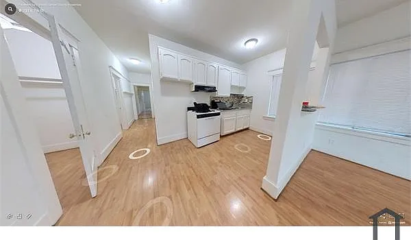 739 E 7th St — Photo 2
