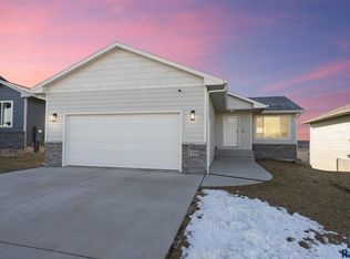 1709 E 71st St N, Sioux Falls, SD 57104