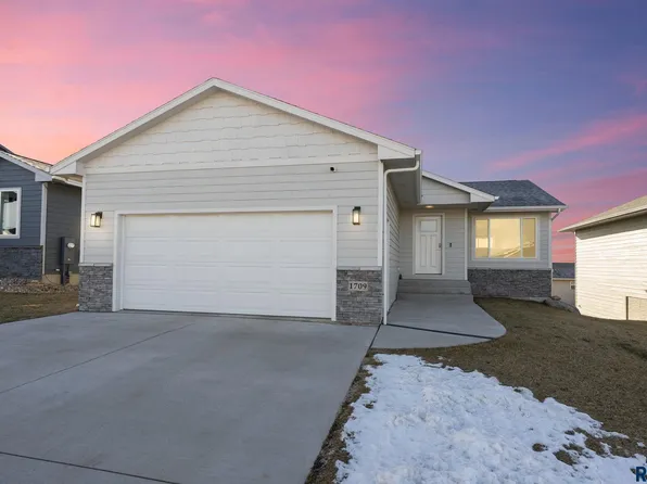 1709 E 71st St N, Sioux Falls, SD 57104