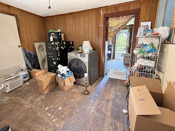 8th image of 401 Vernon St