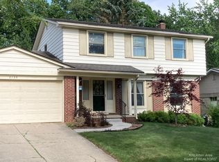 2736 Georgetown Blvd, Ann Arbor, MI 48105