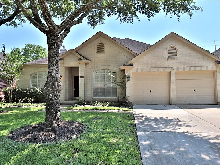 4530 Springfield Lakes St — Photo 2