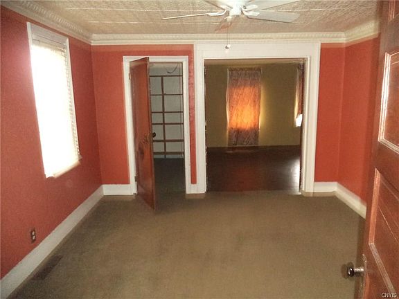 4th image of 906 Park St