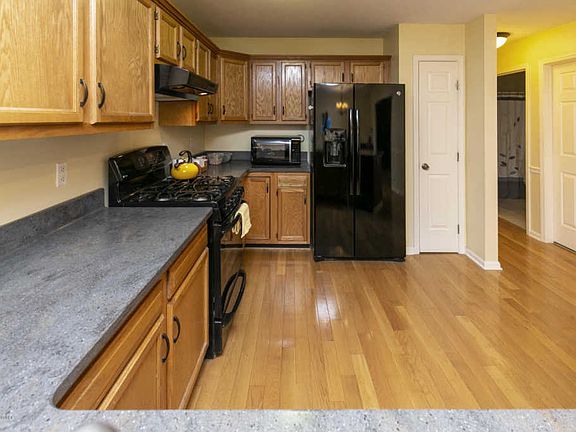 5th image of 4633 Oak Pointe Dr