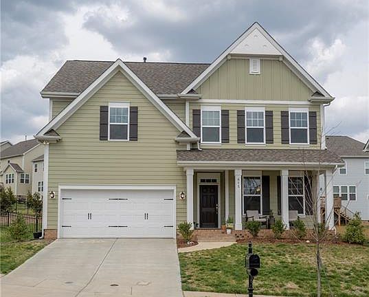 2nd image of 615 Lakeview Dr