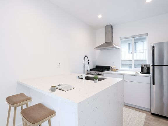 3rd image of 5732 Aldama St #4