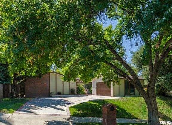 3rd image of 6027 Fenwood Ave