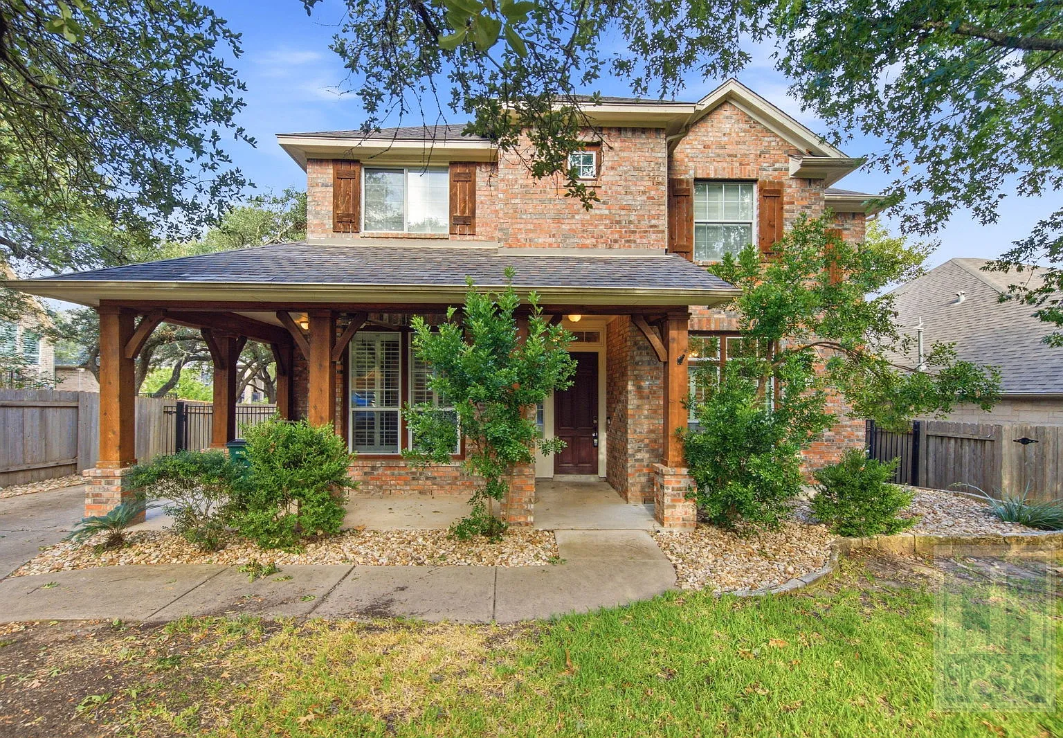 4 bed, 2.5 bath, 2799 sqft, $4,100 — Photo 1