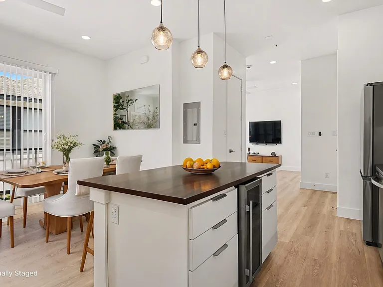 2217 N Fitzhugh Ave #206 — Photo 12