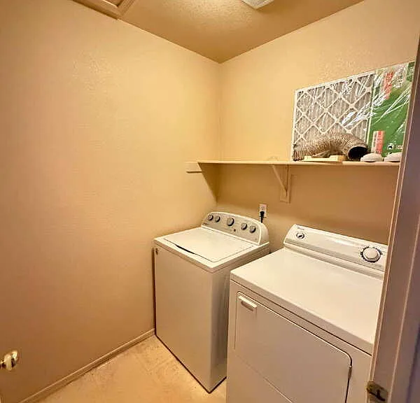 3937 S Illinois St — Photo 15