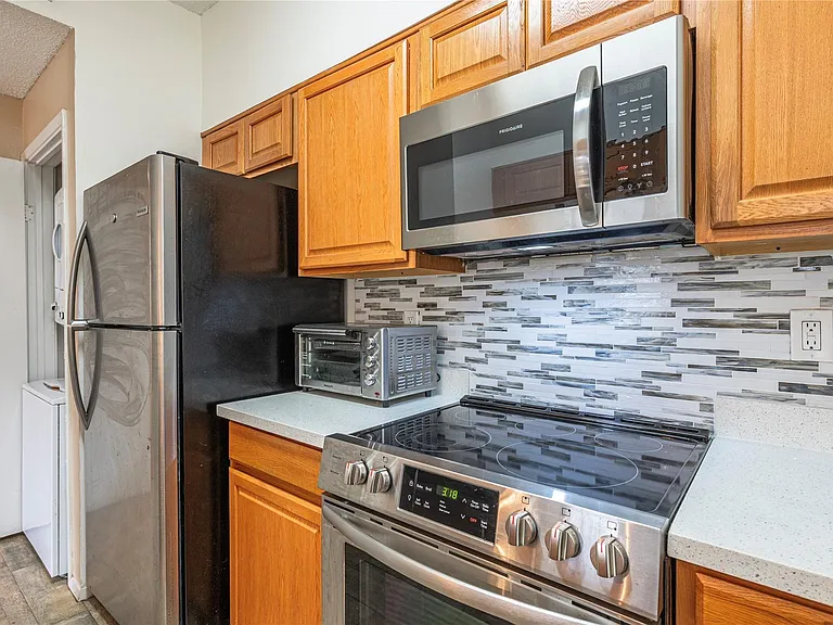 7069 N Holiday Dr — Photo 9