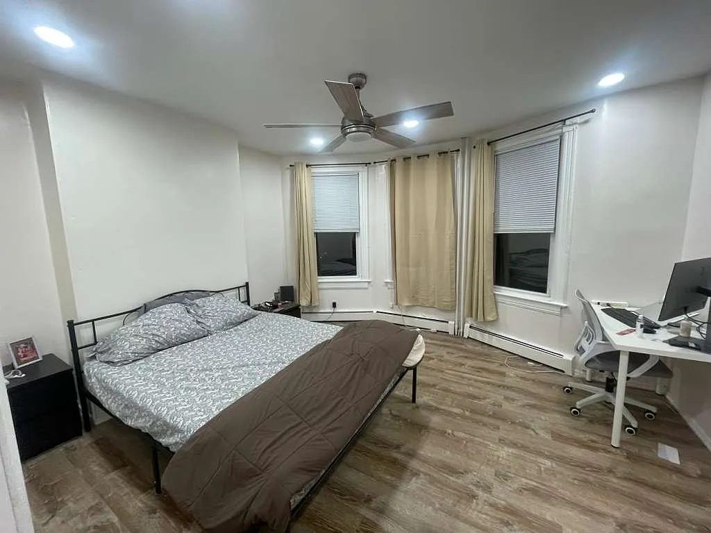 2 bed, 1050 sqft, $2,300 — Photo 3