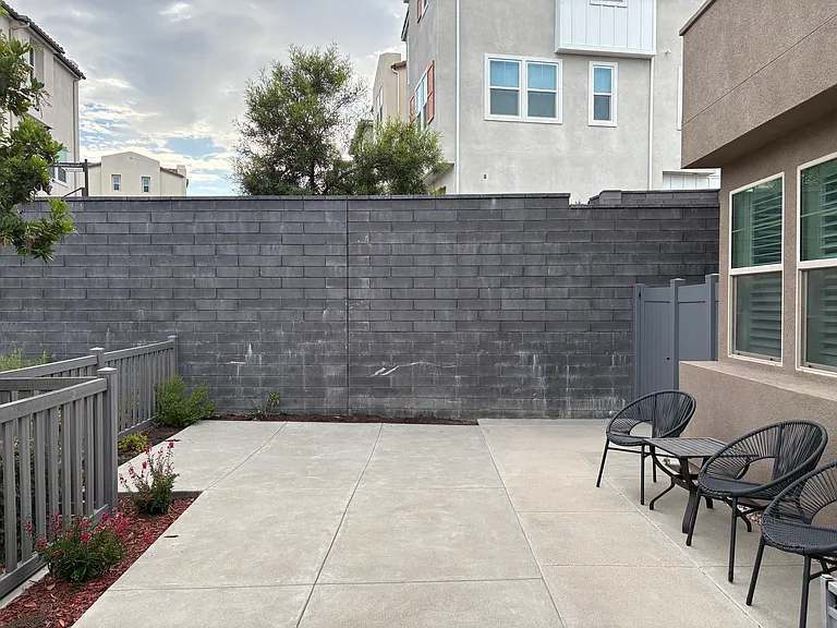 445 Hazel Dr — Photo 9