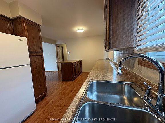 18th image of 6141 Wildrose Cres