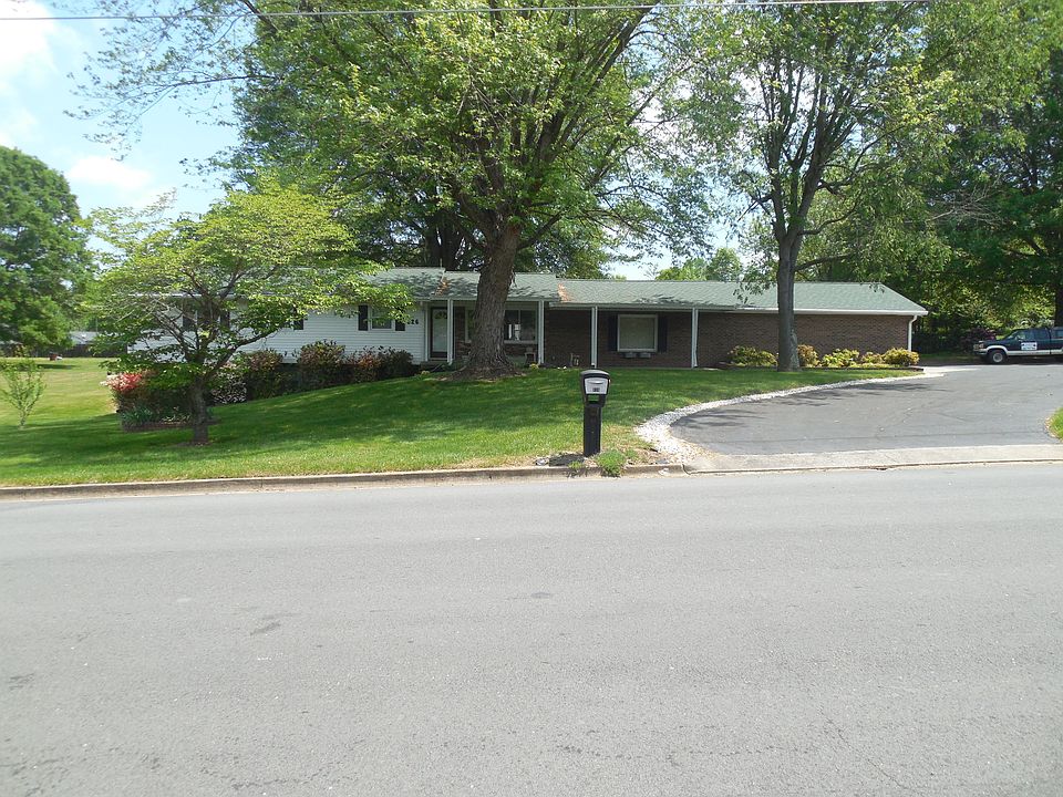 1st image of 826 Grand Oaks Dr