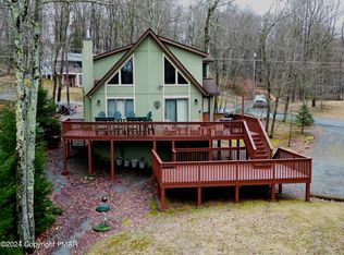 1451 Arrowhead Dr, Pocono Lake, PA 18347
