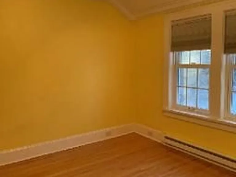 225 W Kent Rd — Photo 8