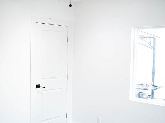 5th image of 1020 N Van Ness Ave #1/2