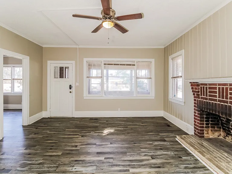 9228_020_living_room_13589522.jpg