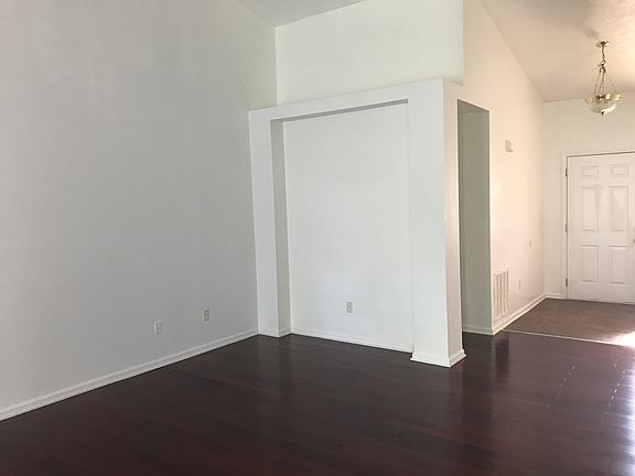 2nd image of 5243 Lakeside Manor Dr