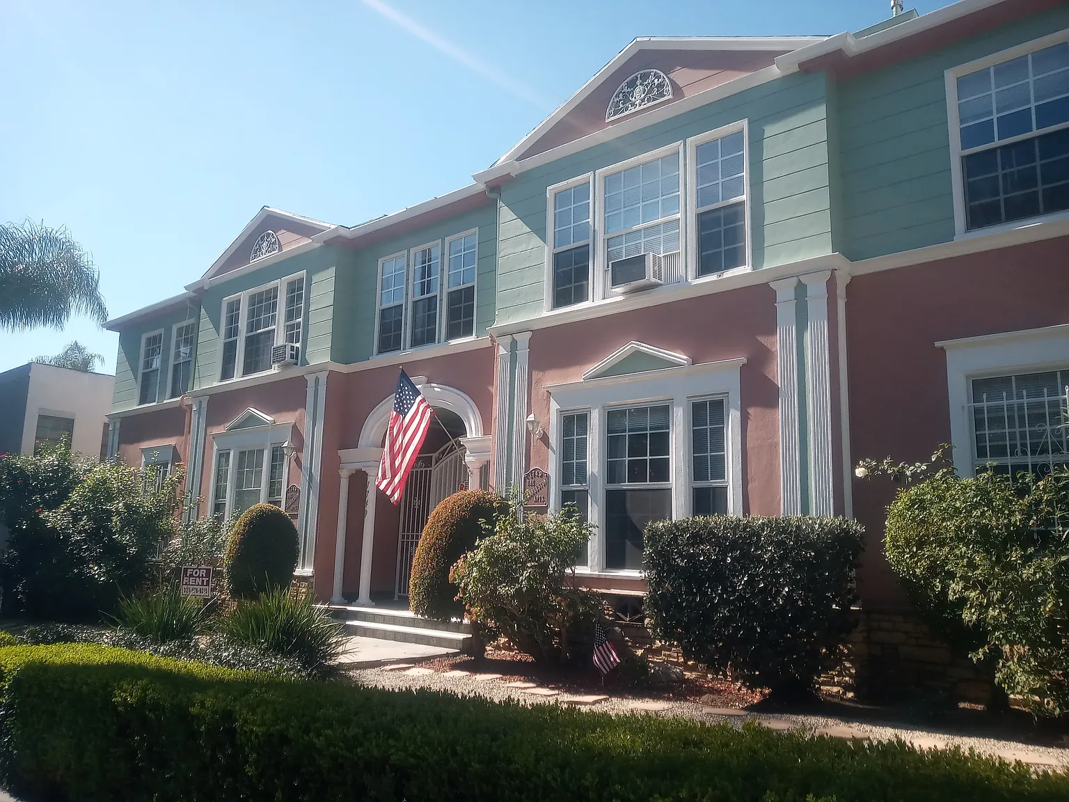 Charleston Apartments — Photo 1