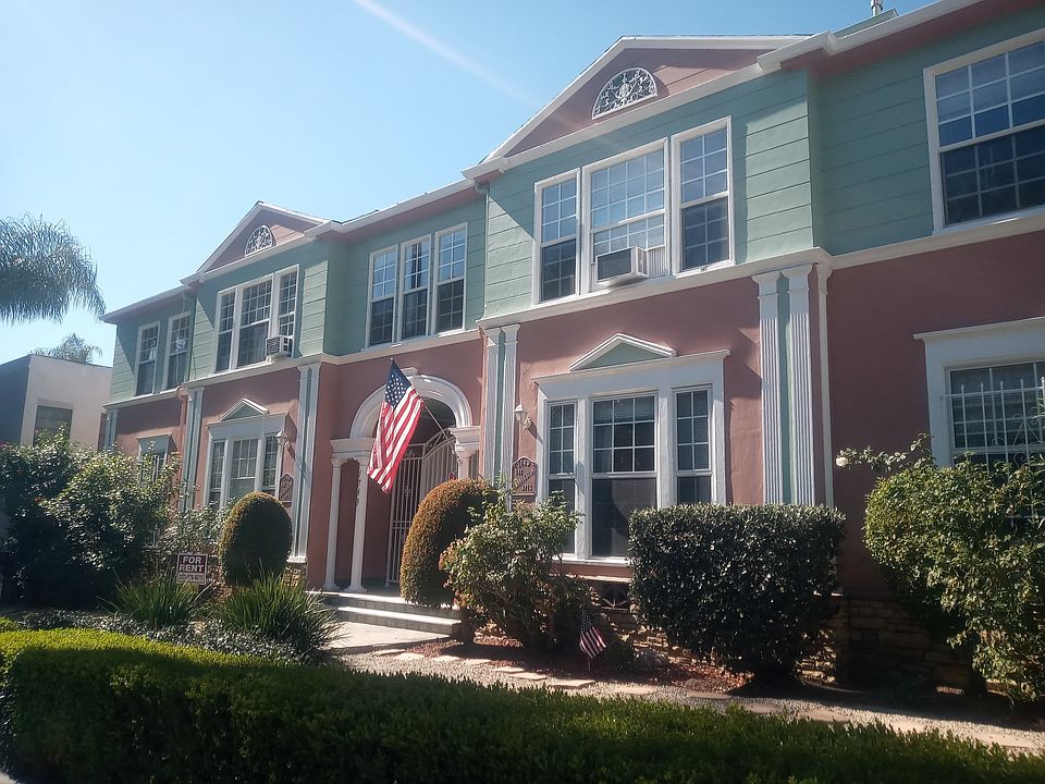 Charleston Apts - street view