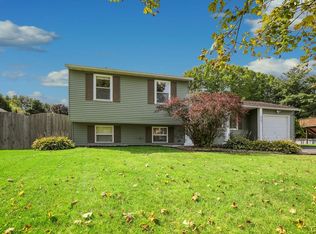 6007 Bannister Dr, Cicero, NY 13039