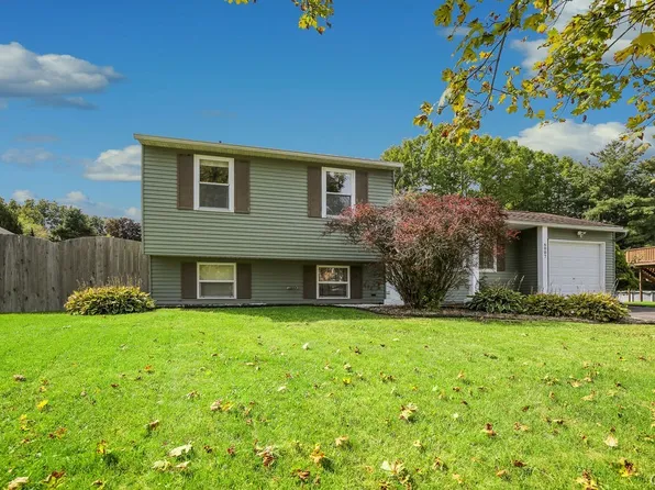 6007 Bannister Dr, Cicero, NY 13039