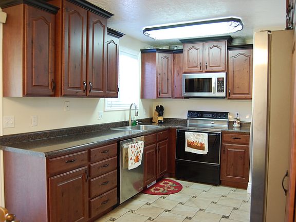 3rd image of 3476 W Crown St