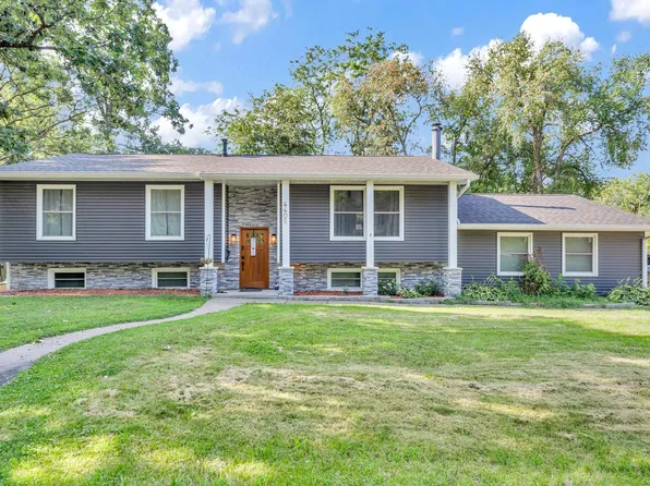 4405 Canterbury Ln, Davenport, IA 52806