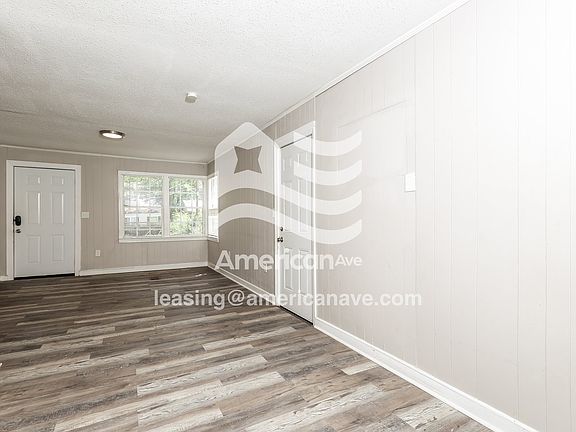 1512583_004_living_room_13849737.jpg