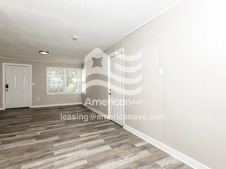 1512583_004_living_room_13849737.jpg