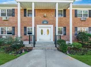 330 Lakeland Ave APT 2H, Sayville, NY 11782