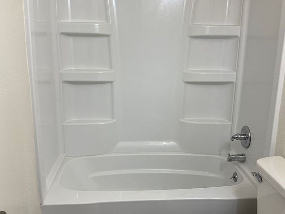 4th image of 1648-1688 5th St #1686-B