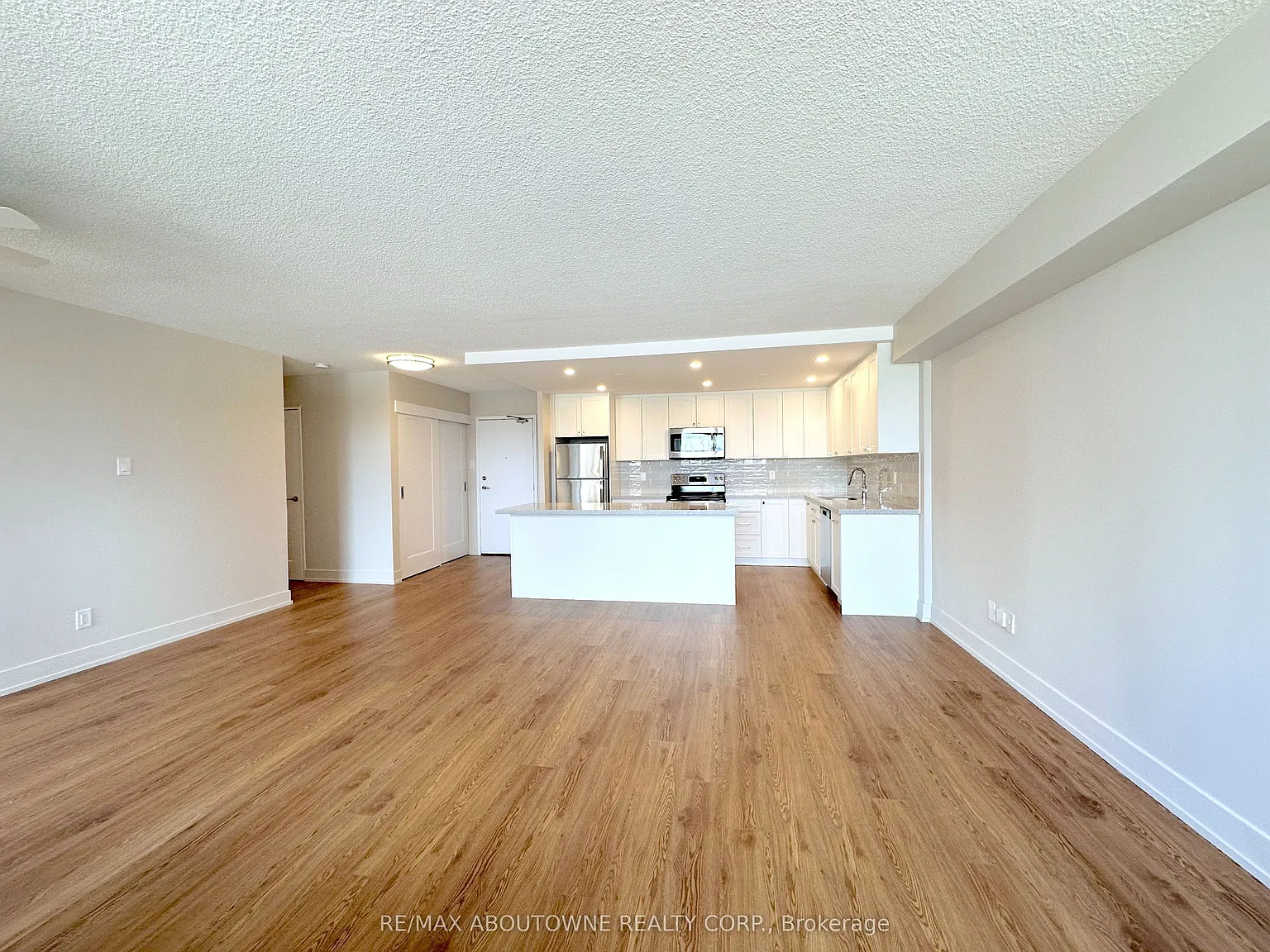 Royal Rose Apartments — Photo 3