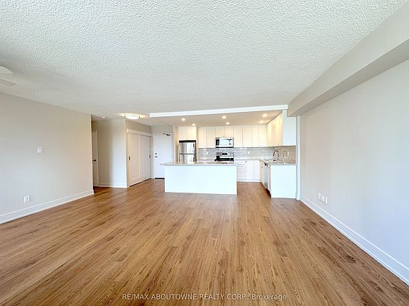 3rd image of 165 La Rose Ave #916