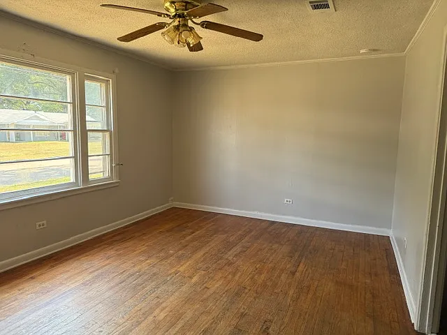 117 South Pecan Street - 1 — Photo 3