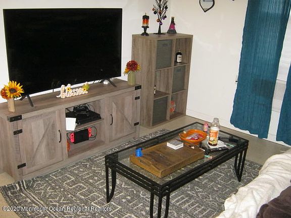 4th image of 2 Badminton Ct APT 6