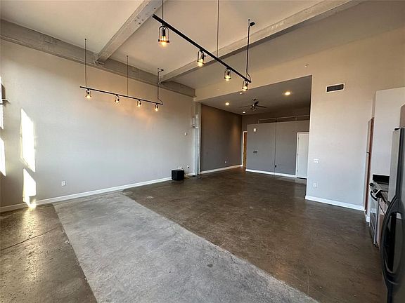 3rd image of 1312 Live Oak St APT 103