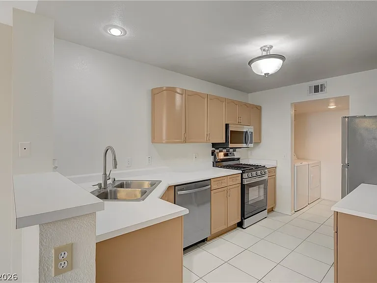 8039 Teresita Ave — Photo 9