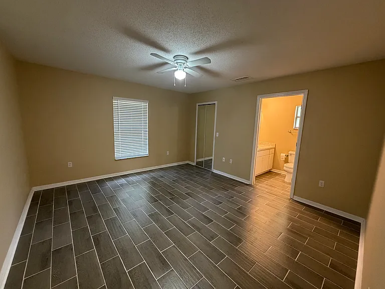 835 Lancaster Ave — Photo 9