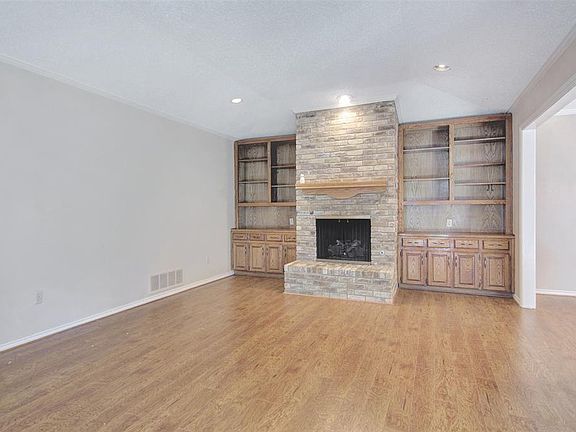 4th image of 2833 Prescott Dr