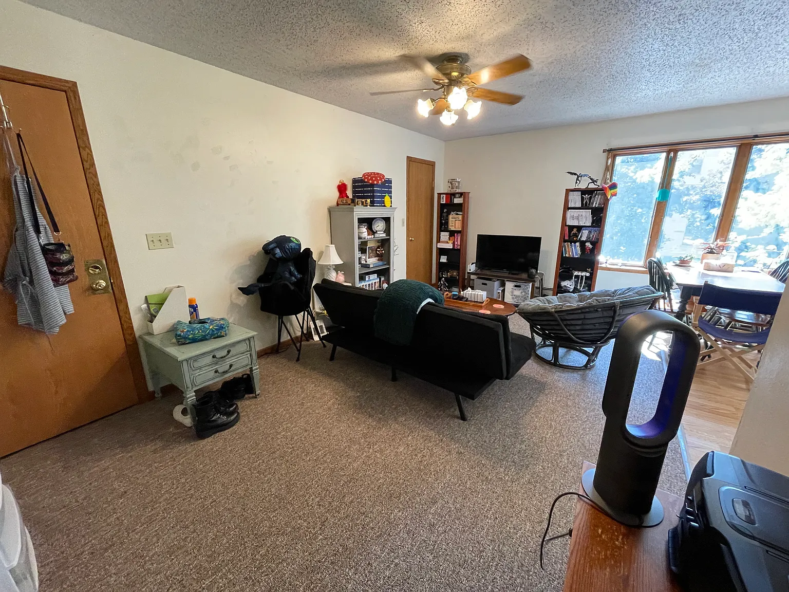 5 bed, 1010 sqft, $1,875 — Photo 2