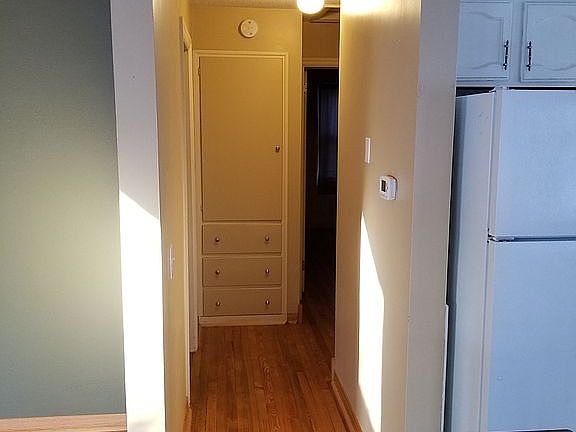 Hall to bedrooms